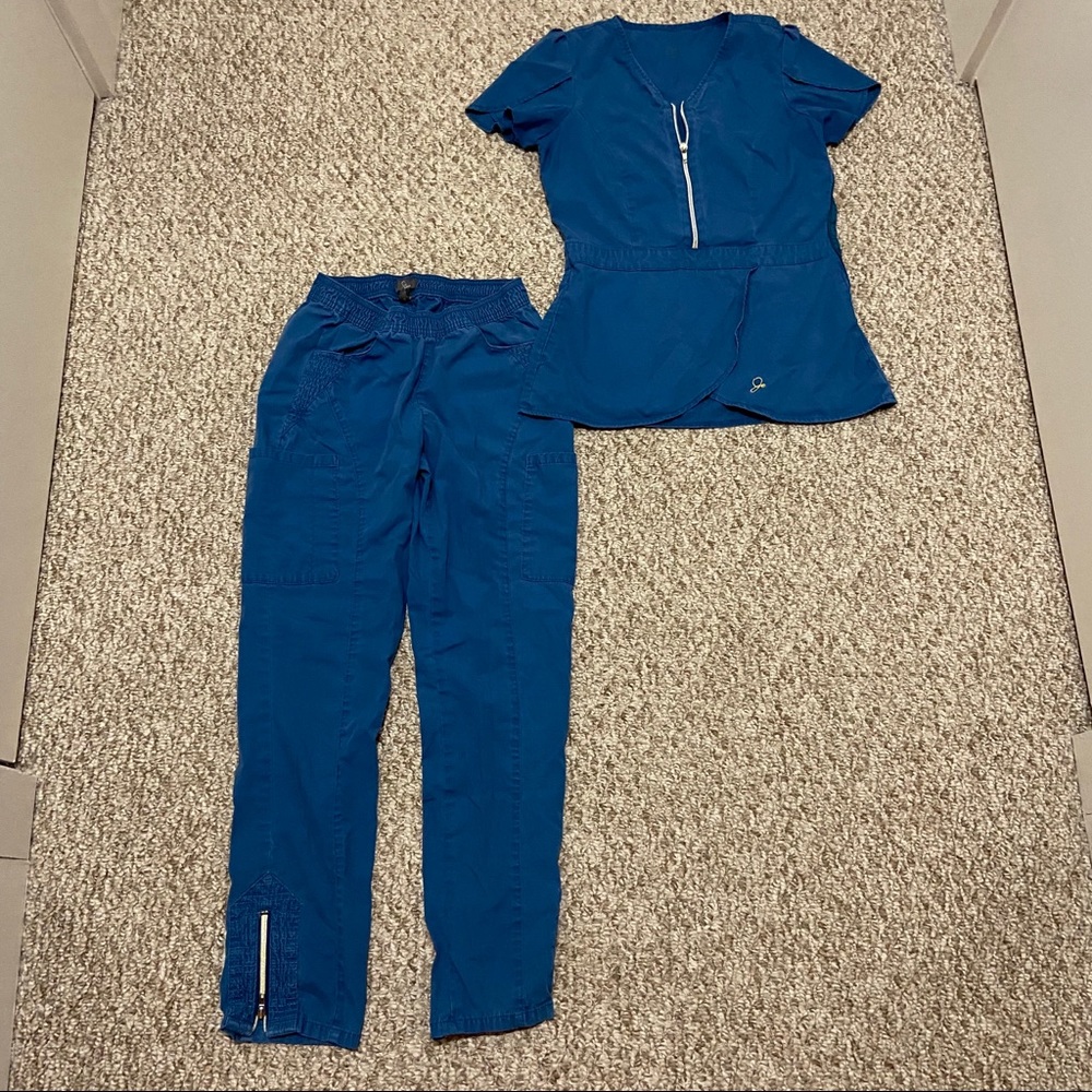 Jaanuu Scrub Set